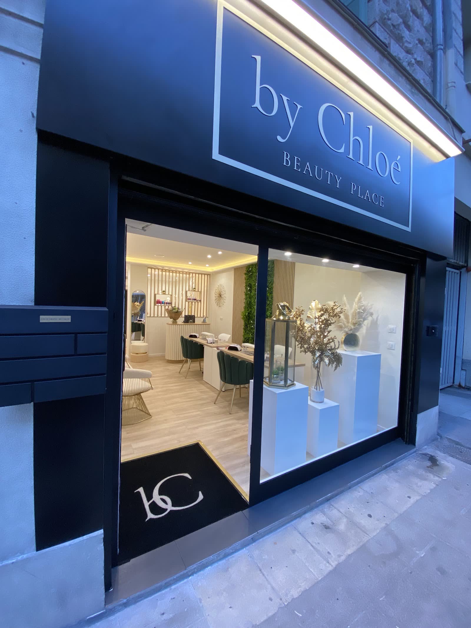 Façade de l’institut By Chloé Beauty Place, boulevard de Riquier à Nice